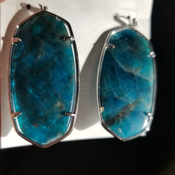 KENDRA SCOTT CUSTOM DANIELLE EARRINGS IN SILVER - Picture 4 of 5